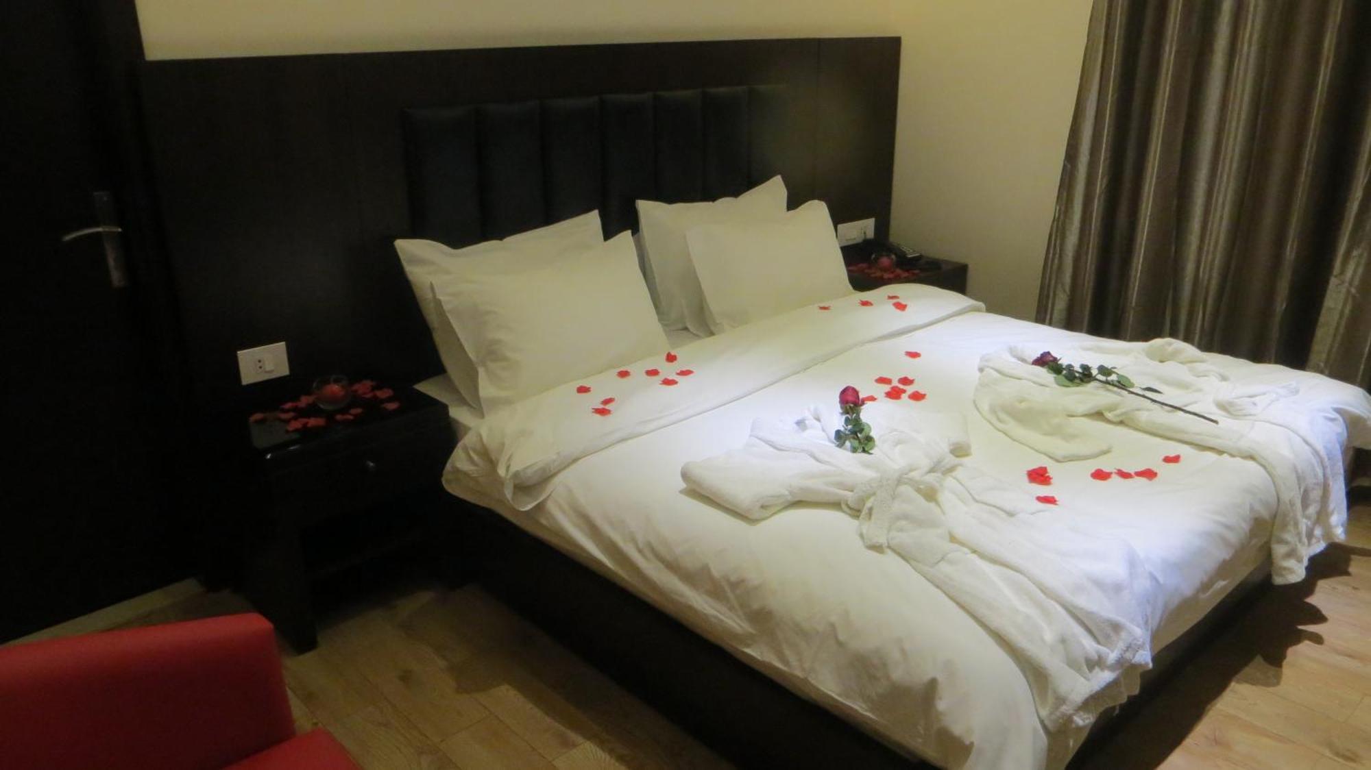 Jounieh Suites Boutique Hotel Ngoại thất bức ảnh